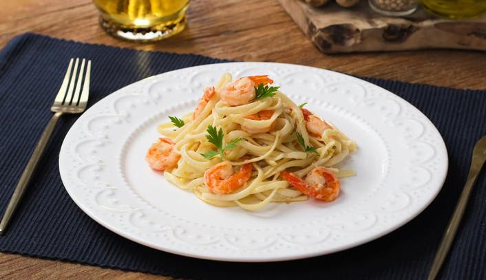 Linguine com camarão e gengibre
