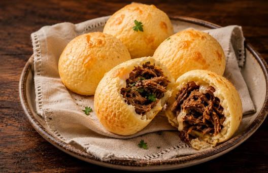 Pão de queijo com costela