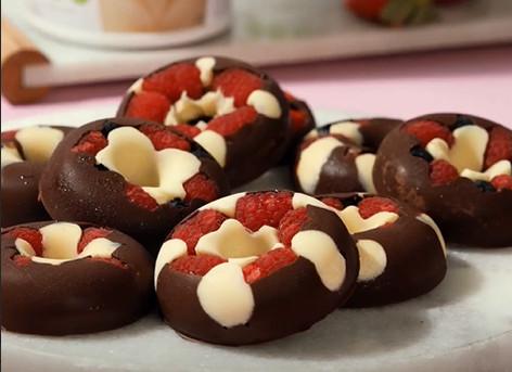 Rosquinha de frutas vermelhas