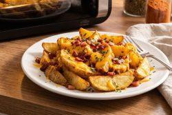 Batata rústica crocante com cheddar e bacon