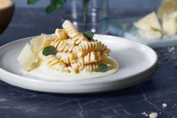 Fusilli ao molho de parmesão