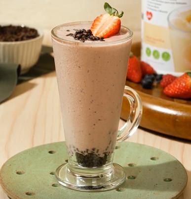 Milk shake proteico com frutas vermelhas