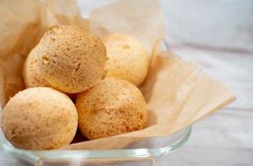 Pão de três queijos