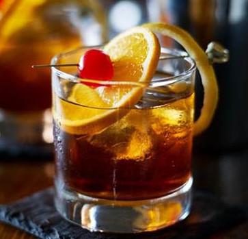 Rum Old Fashioned com rum Angostura