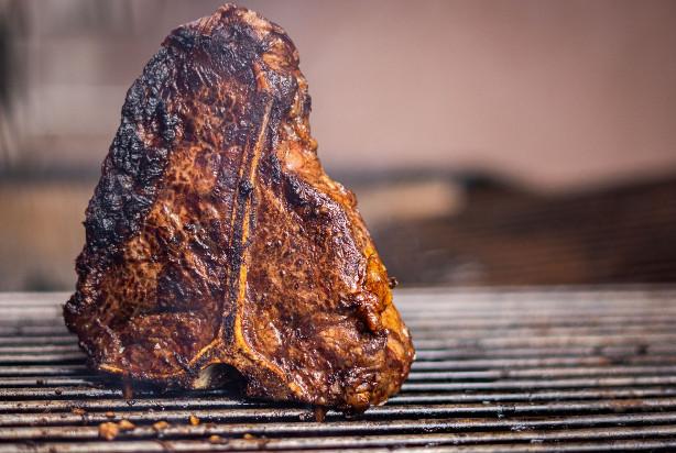T-bone na brasa