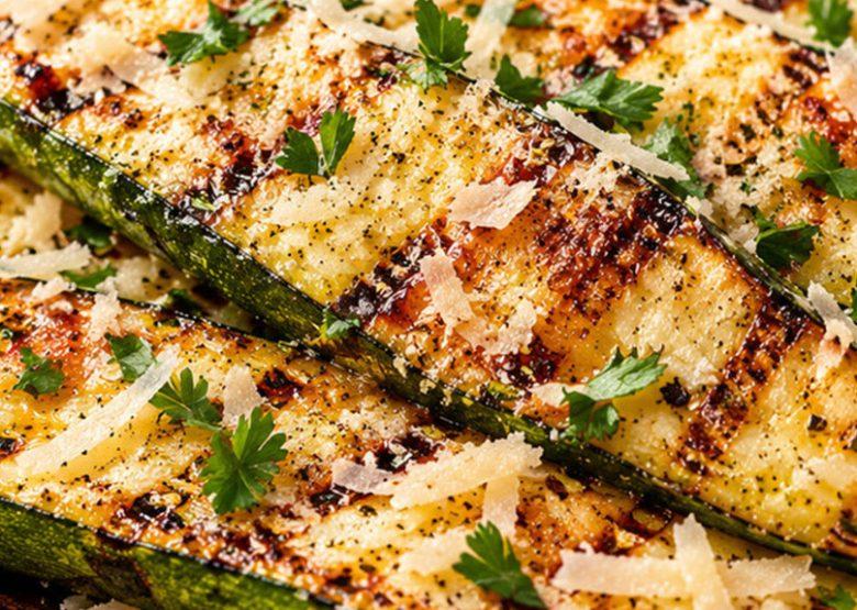 Abobrinha com parmesão na grelha