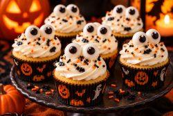 Cupcakes com olhos assustadores