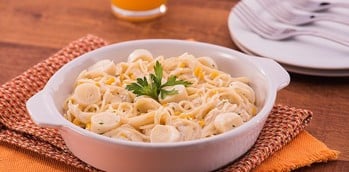Massa ao molho de frango e milho