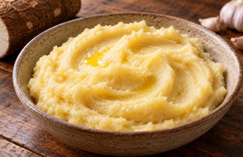 Purê de mandioca cremoso