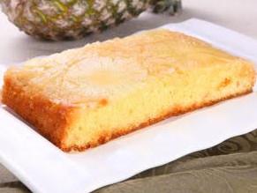 Bolo simples de abacaxi