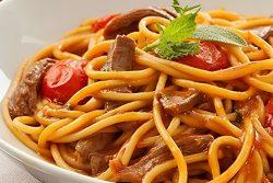 Espaguete com ragu de pato