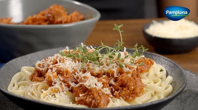 Ragu de costela suína temperada com fettuccine