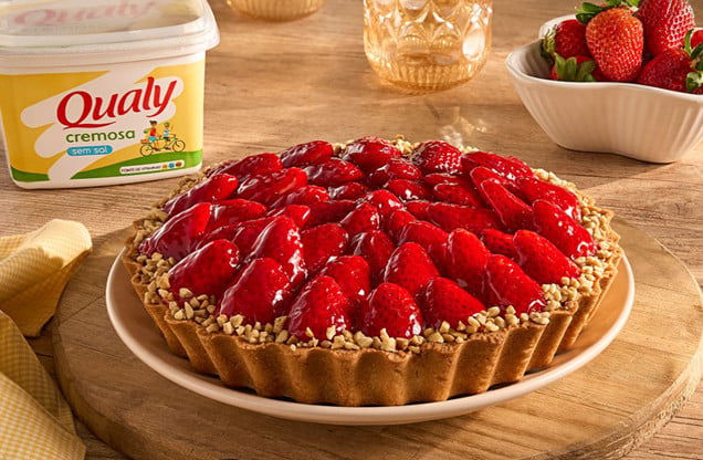 Torta de morango clássica com creme de baunilha